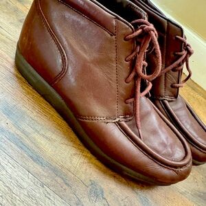 Vintage women’s red wings. Made in USA sz 8